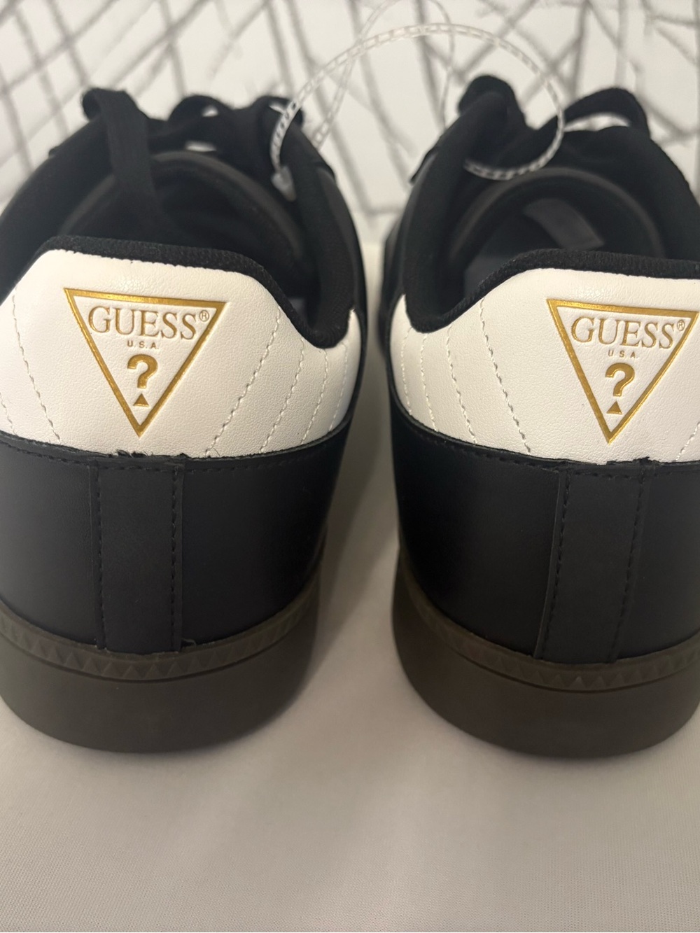 Guess Men's Borge sneakers in black featuring a large "G" logo. - Picture 4 of 10